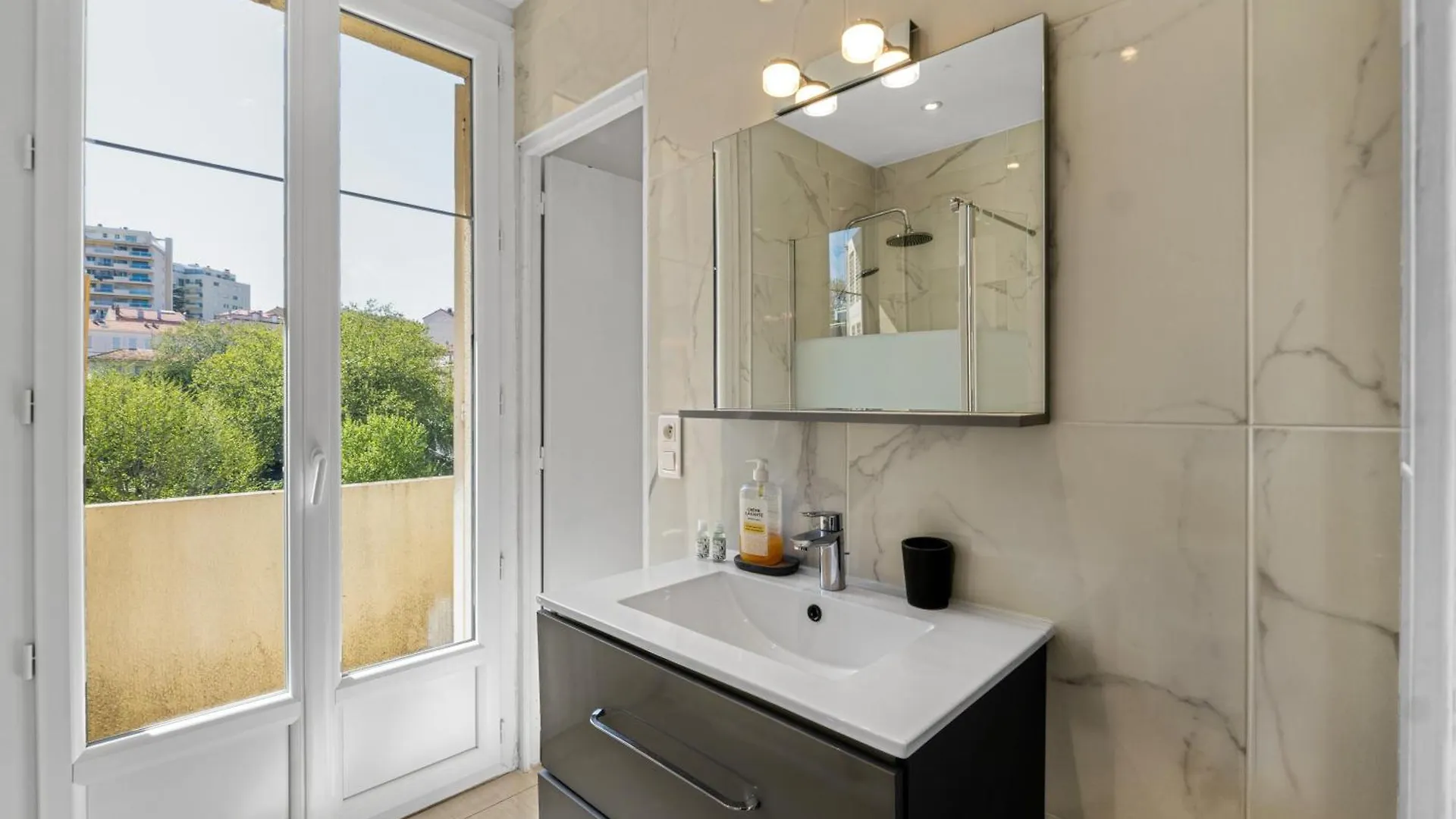 2 Bed Avenue Saint-Jean , 5 Minutes From Palais Des Festivals Apartment Cannes France